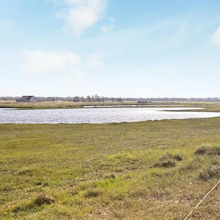 4 Person In *